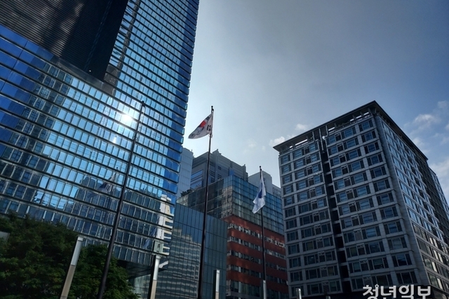 삼성전자 노사, 임금 교섭안 '공회전'...성과급 기준 두고도 '신경전'