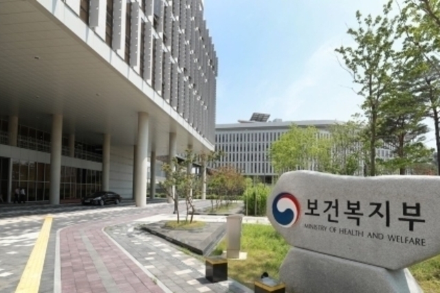 육성 집중 "환영" vs 일관성 훼손 "우려"...복지부, 제약바이오산업과 신설 "기대반, 우려반"