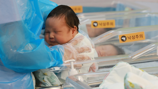 '건강수명' 65.5년...지난해 출생아 기대수명 83.7세 "역대 최고"