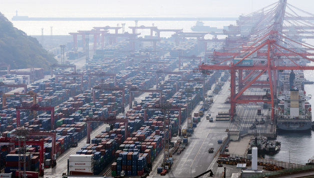 KDI "소비 중심 경기 개선세"…반도체 수출은 '가격 효과'