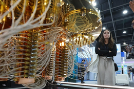 [2025 10대 뉴스-IT·게임] 초거대 AI 상용화와 인앱결제 정책 압박…지스타·AGF로 게임산업 지형 재편 外