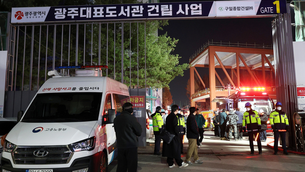 광주대표도서관 신축 현장 붕괴 사고...매몰자 2명 수색 15시간째 '난항'