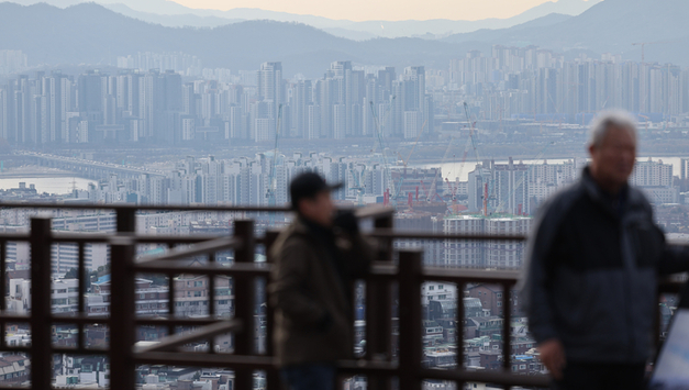 "퇴직연금까지 꺼내 집 산다"…주택구입 중도인출 '사상 최대'