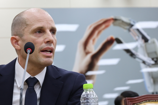 로저스 쿠팡 대표 "깊이 사과…보상 방안 검토 중"