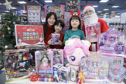 [주간 대형마트 할인템] 연말 선물·먹거리 "마지막 찬스"…대형마트 3社 '크리스마스 할인戰' 전개