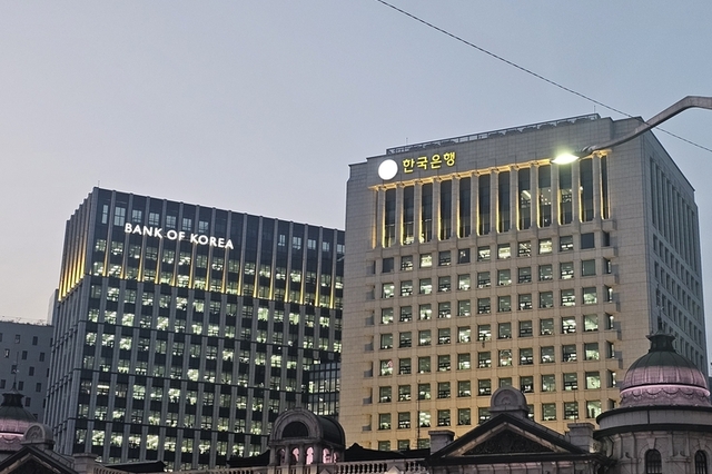 한은, 외환시장 방어 총력전...금융기관 규제 완화 카드 가동