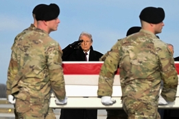 미국, 시리아 IS 거점 대규모 공습…트럼프 "전쟁 아닌 보복"