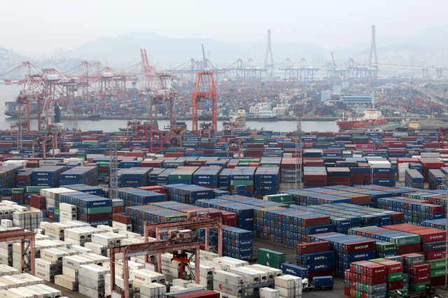 무역대금·통관액 격차 427조원 '사상 최대'…관세청, 고환율 악용 불법외환 단속