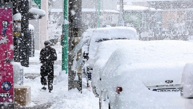 "주말 눈·비에 밤사이 기온 뚝"...월요일 출근길 '빙판' 주의보