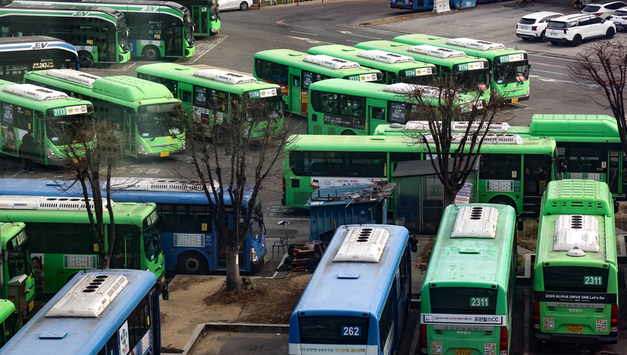 서울 시내버스 첫차부터 무기한 파업…통상임금 갈등에 교통대란 우려
