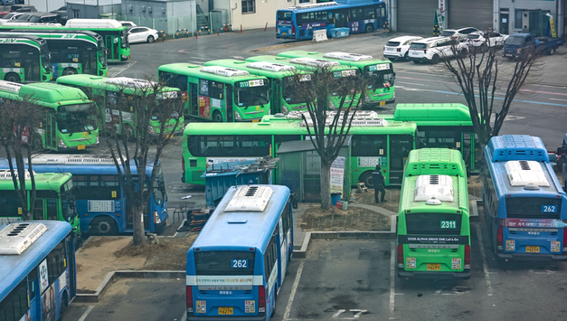 서울 버스파업 이틀째 '역대 최장'…지하철 증편·전세버스 확대 투입