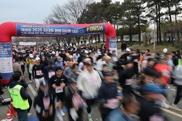 7시반 출발·주류 협찬불가...'마라톤 몸살' 서울시, 대회 지침 강화