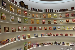 [르포] '신라면 40년' 역사를 한 곳에…농심의 오픈키친 "경영 철학을 담다"