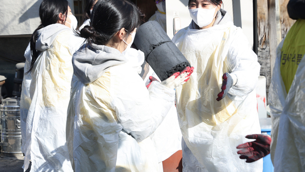 날씨는 춥지만 마음은 '훈훈'…식품업계, 겨울철 나눔 활동 '분주'