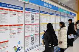 '고령'은 증가, '청년'은 감소…고용보험 늘었지만 웃지 못한 고용시장