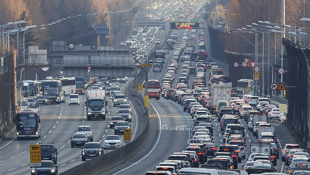 설 연휴 2천780만명 이동, 전년比 13↓…설 당일 952만명 '최대 피크'