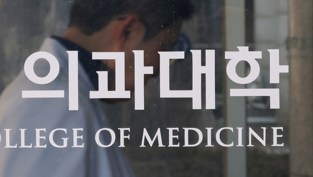 의대 정원 2년 만에 재증원…정부 "과학·합의" vs 의협 "교육 정상화가 우선"