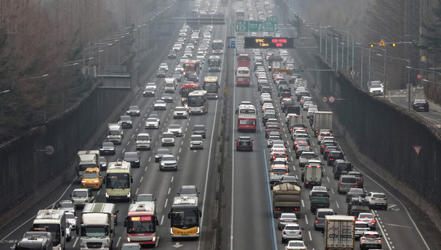 설날 귀경길 본격 정체…부산→서울 6시간 40분