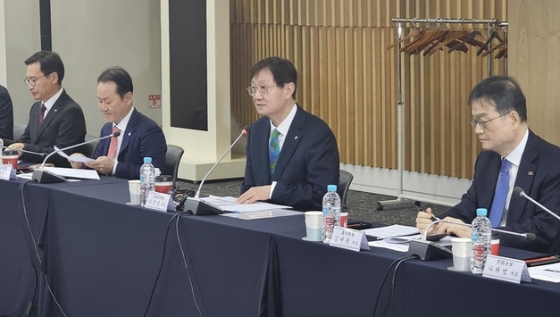 "제살깎기식 판매 관행 개선"...금감원장, 보험사 건전성·내부통제 강화 주문