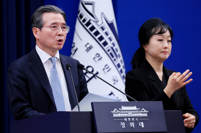 靑, 유가 급등에 금주 '최고가격제' 시행…"現 시중가보다 낮게 설정"