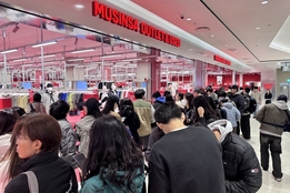 "BTS 부터 러닝 특화 공간까지"…백화점업계, 봄 맞이 고객쟁탈戰 '활활'