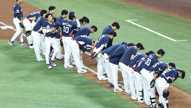 한국 마운드 무너뜨린 도미니카 '핵타선'…韓, '0-10' 7회 콜드게임 패