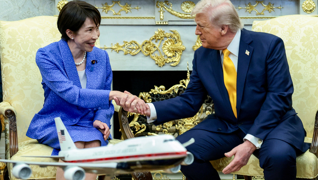 트럼프 "호르무즈 방어 일본 역할 확대 기대"…다카이치, 군사 지원엔 '신중'