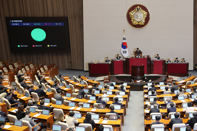"검찰청 역사 속으로"…공소청법 국회 통과, 중수청법도 '초읽기'