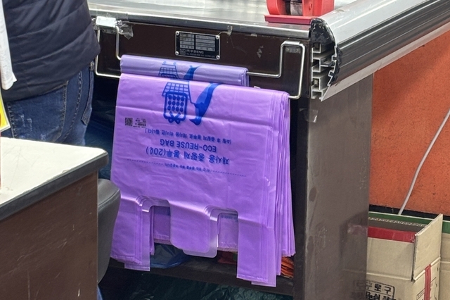 '사재기 불안' 심리 차단...기후부 "종량제 봉투 재고 충분"