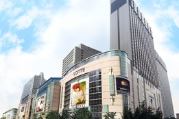 롯데쇼핑, 해외 성과로 영업이익 '선방'…내수 매출 감소세는 '과제'