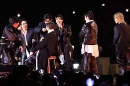 'BTS' 효과에 넷플릭스·위버스 '들썩'…공식 사이트 방문 6배·앱 이용 1.5배 '급증'