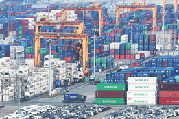 韓 수출, 반도체 호황에 日 턱밑 추격…올해 '첫 역전' 가능성