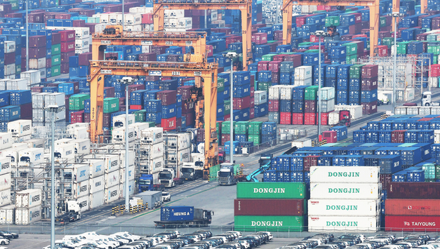 韓 수출, 반도체 호황에 日 턱밑 추격…올해 '첫 역전' 가능성