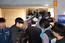 김관영 지사 '현금 살포 의혹' 압수수색…전북도청 '긴장감 고조'