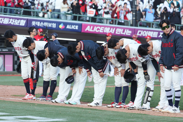 '일탈·저효율' 속앓이...'시범 1위→6연패 최하위' 롯데, 34년 무관(無冠) 이어지나