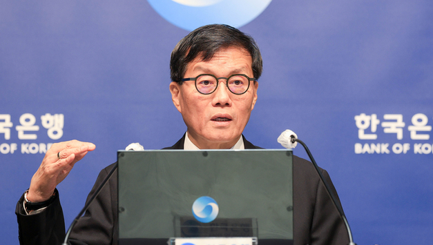 금리 동결 속 ‘집값 경고’...이창용 한은 총재 "자본 배분 왜곡 우려"