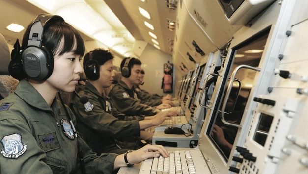 [청년이 궁금한 공군] (7) 항공통제, 24시간 깨어 있는 대한민국 영공의 '눈'