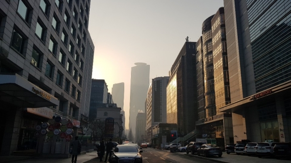 미세먼지에 갖힌 여의도 오전9시 사진 남궁은