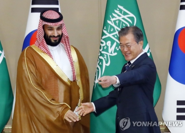 활짝웃는 무함마드 빈 살만 황태자와 문제인 대톹령 [사진=연합뉴스]