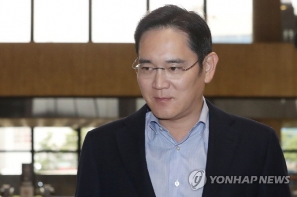 지난 7일 서울 김포국제공항을 통해 일본으로 출국하고 있는 이재용 삼성전자 부회장 [사진=연합뉴스]