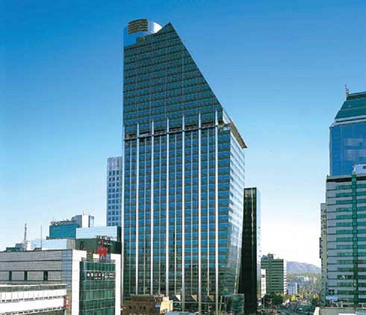 서울 역삼동에 위치한 GS그룹 본사인 역삼 GS타워. 강남의 알짜베기땅에 위치해있고 GS, GS칼텍스 본사가 위치해있다. 관계사인 LG전자 등 LG계열사들도 상당부분 입주해있다.