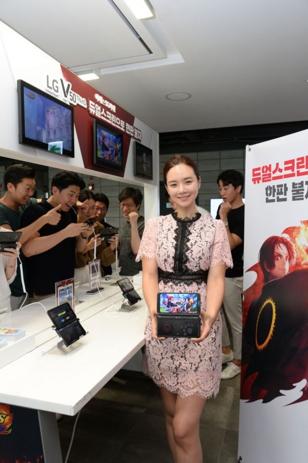 LG V50 ThniQ_롯데월드 게임대회 [사진=LG전자]