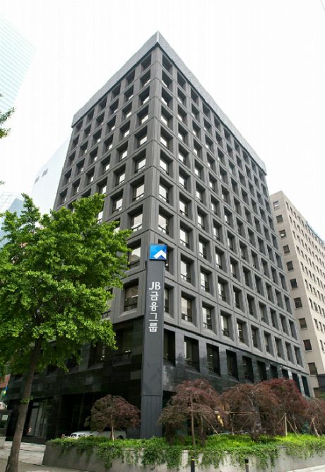 서울 여의도 소재 JB금융지주 본사 전경 서울 여의도 소재 JB금융지주 본사 전경