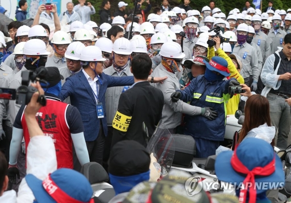 주주총회 앞두고 대치하는 현대중공업 노사 [사진=연합뉴스]