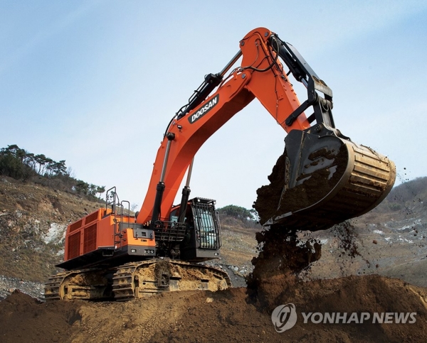 두산인프라코어 초대형 굴삭기 [사진=두산인프라코어]