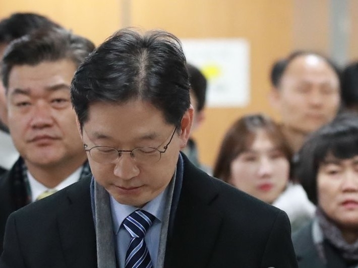 김경수 : 김경수 전 경남지사가 26일 오후 창원교도소에 재수감되 - 오마이 ... : 2011년 민주통합당 에 입당, 2012년 제19대 국회의원 선거 에서 경상남도 김해시 을 선거구에 국회의원 후보로 나섰으나 현직 의원인.