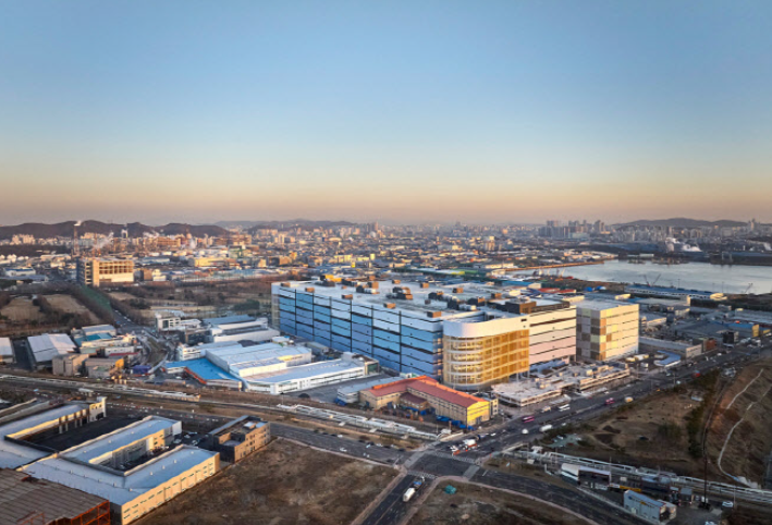 "공급 절벽 뚫고 3조3천억원 사상 최대"...수도권 물류센터 투자 시장 반... - 뉴스 썸네일 이미지